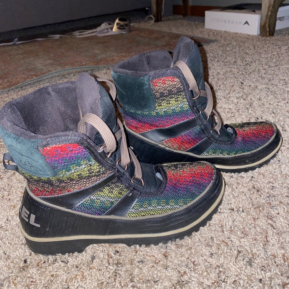Sorel boots says 9 fits 7.5
